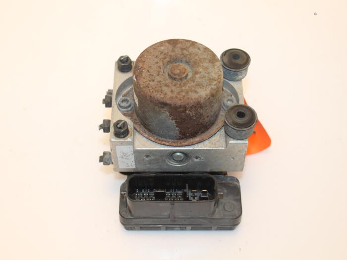ABS Pomp van een Mazda 6 Sportbreak (GY19/89)  2007