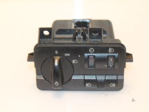 Gebruikte Licht Schakelaar BMW 3 serie (E46/4) 320d 16V Prijs € 35,00 Margeregeling aangeboden door Van Gils Automotive