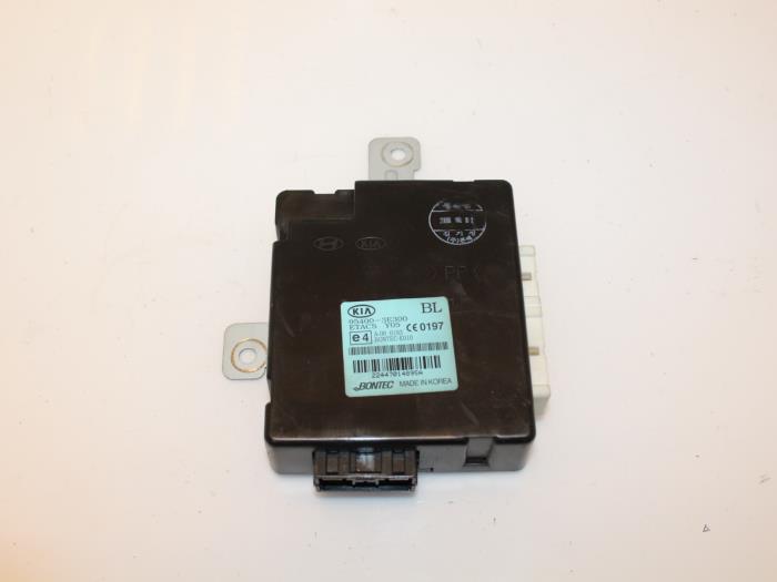 Alarm module van een Kia Sorento I (JC) 2.5 CRDi 16V 2003