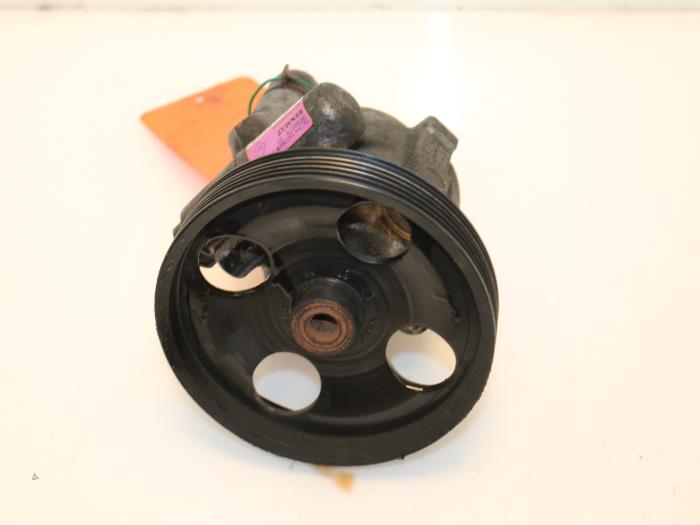 Stuurbekrachtiging Pomp van een Renault Laguna II (BG) 2.0 16V IDE 2003