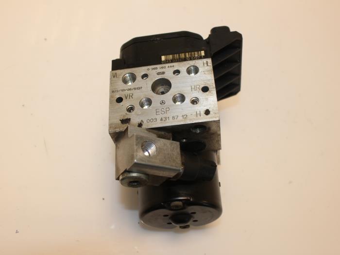 Gebruikte ABS Pomp Mercedes S (W220) 5.8 S-600L V12 36V Prijs € 25,00 Margeregeling aangeboden door Van Gils Automotive