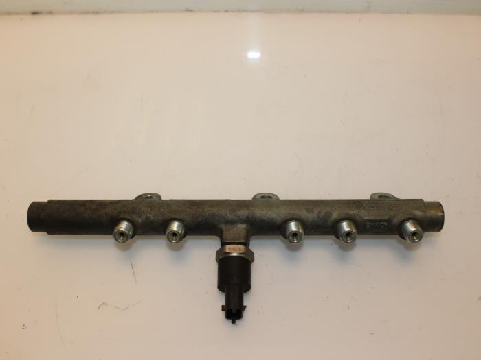 Gebruikte Common rail (Injectie) Fiat Stilo (192A/B) 1.9 JTD 115 5-Drs. Prijs € 50,00 Margeregeling aangeboden door Van Gils Automotive