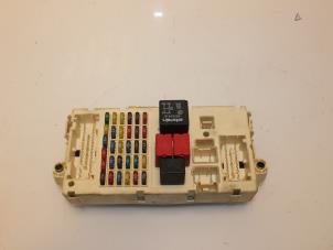 Gebruikte Zekeringkast Alfa Romeo 147 (937) 1.6 HP Twin Spark 16V Prijs € 75,00 Margeregeling aangeboden door Van Gils Automotive