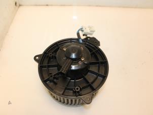 Gebruikte Chaufage Ventilatiemotor Mazda 626 (GF12) 1.8i 16V Prijs € 45,00 Margeregeling aangeboden door Van Gils Automotive