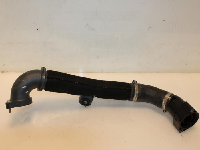Gebruikte Intercooler Buis Volkswagen Tiguan (AD1) 2.0 TDI 16V BlueMotion Techn.SCR 4Motion Prijs € 38,72 Inclusief btw aangeboden door Van Gils Automotive