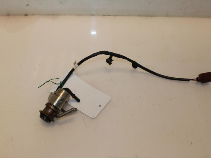 Gebruikte Sensor Adblue Volkswagen Touran (5T1) 1.6 TDI Prijs € 98,01 Inclusief btw aangeboden door Van Gils Automotive