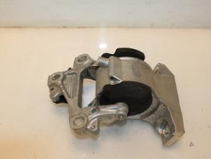 Gebruikte Versnellingsbak Steun Honda Insight (ZE2) 1.3 16V VTEC Prijs € 54,00 Margeregeling aangeboden door Van Gils Automotive