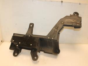 Gebruikte Bodem beschermplaat Lexus CT 200h 1.8 16V Prijs € 39,93 Inclusief btw aangeboden door Van Gils Automotive