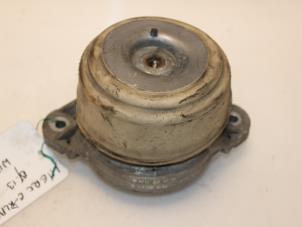 Gebruikte Motorrubber Mercedes E (W212) E-300 V6 24V BlueEFFICIENCY 4-Matic Prijs € 43,00 Margeregeling aangeboden door Van Gils Automotive