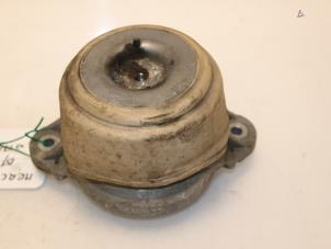 Gebruikte Motorrubber Mercedes E (W212) E-300 V6 24V BlueEFFICIENCY 4-Matic Prijs € 43,00 Margeregeling aangeboden door Van Gils Automotive