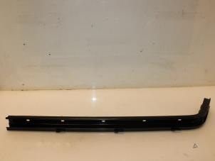 Gebruikte Schuifdeurrail links Seat Alhambra (7N) 2.0 TDI 16V Prijs € 36,30 Inclusief btw aangeboden door Van Gils Automotive