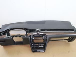 Gebruikte Dashboard Volkswagen Arteon (3HAB) 2.0 TDI BiTurbo 16V 4Motion Prijs € 785,29 Inclusief btw aangeboden door Van Gils Automotive