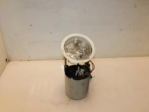 Gebruikte Benzinepomp BMW 3 serie (E93) 335i 24V Prijs € 109,00 Margeregeling aangeboden door Van Gils Automotive