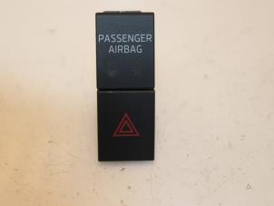 Gebruikte Alarmlicht Schakelaar Skoda Octavia Combi (5EAC) 1.6 TDI Greenline 16V Prijs € 30,00 Margeregeling aangeboden door Van Gils Automotive