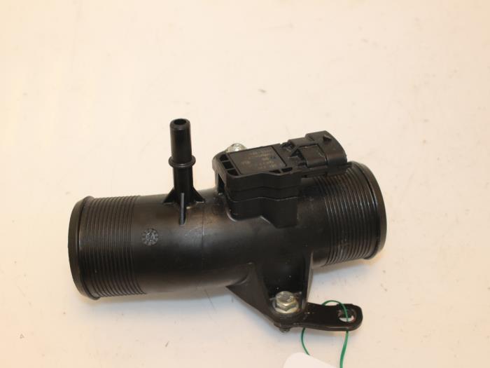Gebruikte Intercooler Buis Ford Fiesta 6 (JA8) 1.0 EcoBoost 12V 100 Prijs € 37,00 Margeregeling aangeboden door Van Gils Automotive