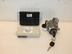 Gebruikte Contactslot + computer Mitsubishi Space Star (A0) 1.0 12V Prijs € 300,00 Margeregeling aangeboden door Van Gils Automotive