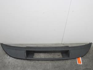 Gebruikte Bumperlijst midden-achter Volkswagen Touran (1T3) 2.0 TDI 16V 140 Prijs € 109,00 Margeregeling aangeboden door Van Gils Automotive