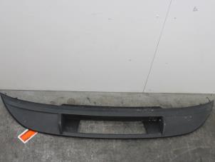 Gebruikte Bumperlijst midden-achter Volkswagen Touran (1T3) 2.0 TDI 16V 140 Prijs € 109,00 Margeregeling aangeboden door Van Gils Automotive