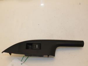 Gebruikte Raam schakelaar elektrisch Lexus CT 200h 1.8 16V Prijs € 30,00 Margeregeling aangeboden door Van Gils Automotive