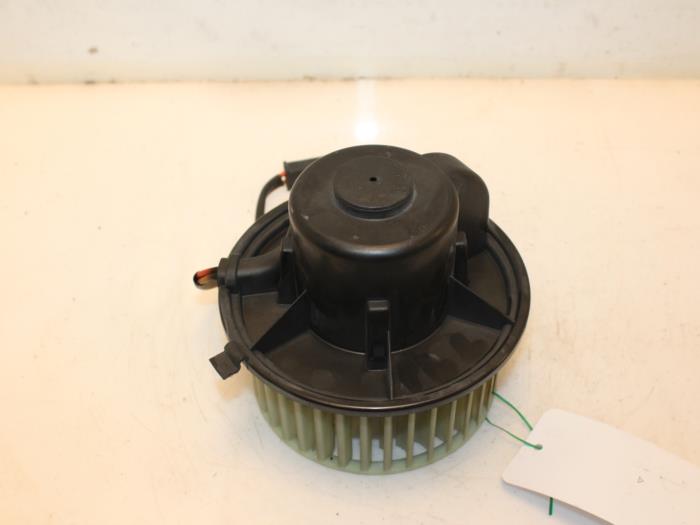 Audi A4 Heating and ventilation fan motor Audi A4 893819021 O93464 0