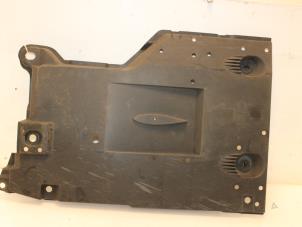 Gebruikte Bodem beschermplaat Lexus CT 200h 1.8 16V Prijs € 33,00 Margeregeling aangeboden door Van Gils Automotive