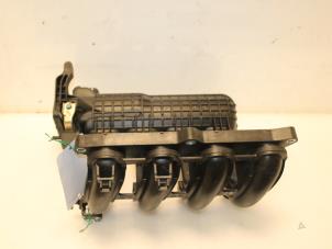 Gebruikte Inlaatspruitstuk Honda Insight (ZE2) 1.3 16V VTEC Prijs € 81,00 Margeregeling aangeboden door Van Gils Automotive