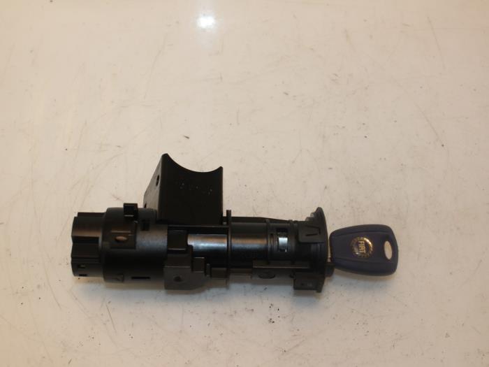 Kontaktslot+Sleutel Fiat Punto O98182 - foto 1