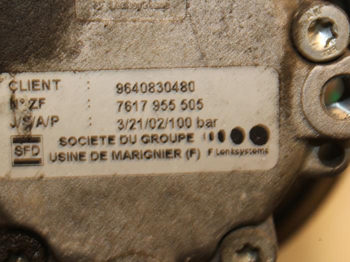 Stuurpomp van een Peugeot 406 (8B) 1.8 16V 2002