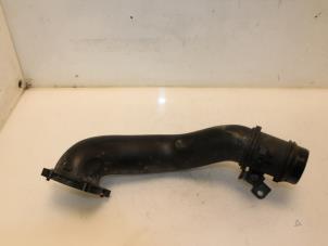 Gebruikte Intercooler Buis Mercedes Vito (639.7) 2.2 113 CDI 16V Euro 5 Prijs € 43,00 Margeregeling aangeboden door Van Gils Automotive