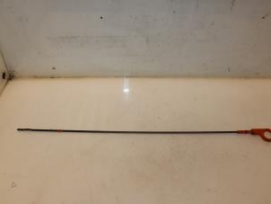 Gebruikte Olie Peilstok Volkswagen Up! (121) 1.0 12V 60 Prijs € 30,00 Margeregeling aangeboden door Van Gils Automotive