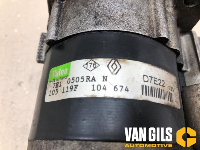 Startmotor van een Renault Laguna II Grandtour (KG) 1.6 16V 2001