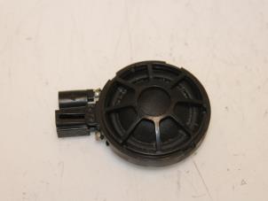 Gebruikte Speaker Tesla Model X 100D Prijs € 36,30 Inclusief btw aangeboden door Van Gils Automotive