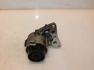 Gebruikte Oliefilterhuis Lexus CT 200h 1.8 16V Prijs € 48,39 Inclusief btw aangeboden door Van Gils Automotive