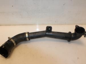 Gebruikte Intercooler Buis Volkswagen Touran (5T1) 1.6 TDI SCR BlueMotion Technology Prijs € 38,72 Inclusief btw aangeboden door Van Gils Automotive