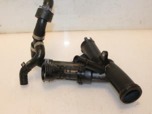 Gebruikte Waterpijp Volkswagen Touran (5T1) 1.6 TDI SCR BlueMotion Technology Prijs € 36,30 Inclusief btw aangeboden door Van Gils Automotive