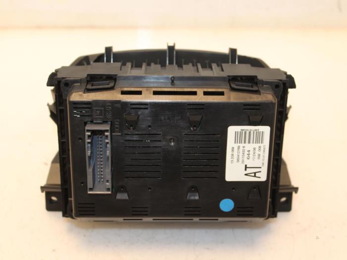 Display Interieur van een Opel Zafira (M75) 2.2 16V Direct Ecotec 2006