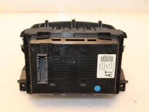 Display Interieur van een Opel Zafira (M75) 2.2 16V Direct Ecotec 2006