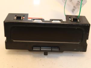 Gebruikte Display Interieur Renault Megane II Grandtour (KM) 2.0 16V Prijs € 35,00 Margeregeling aangeboden door Van Gils Automotive