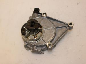Gebruikte Vacuumpomp (Benzine) BMW 3 serie (F30) 320i 2.0 16V Prijs € 75,00 Margeregeling aangeboden door Van Gils Automotive