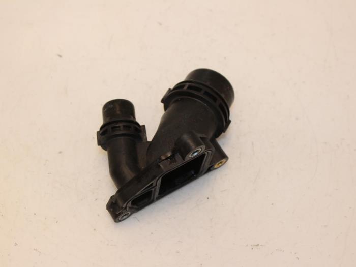 Waterpijp van een BMW 7 serie (F01/02/03/04) 730d 24V 2010