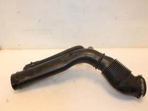 Gebruikte Luchtinlaat slang Landrover Range Rover Evoque (LVJ/LVS) 2.2 eD4 16V 5-drs. Prijs € 54,00 Margeregeling aangeboden door Van Gils Automotive