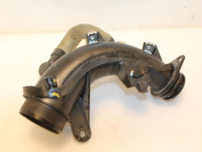 Gebruikte Intercooler Buis Peugeot 508 (8D) 2.2 HDiF 16V GT Prijs € 33,00 Margeregeling aangeboden door Van Gils Automotive