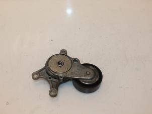 Gebruikte Spanner multiriem Mercedes A (W176) 1.6 A-180 16V Prijs € 30,00 Margeregeling aangeboden door Van Gils Automotive