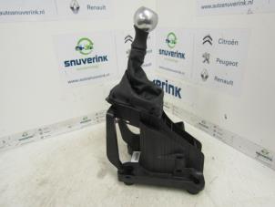 Gebruikte Versnellingspook Peugeot 308 (4A/C) 1.6 VTI 16V Prijs € 30,00 Margeregeling aangeboden door Snuverink Autodemontage