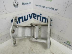 Gebruikte Scharnier Achterklep Renault Trafic Prijs € 20,57 Inclusief btw aangeboden door Snuverink Autodemontage