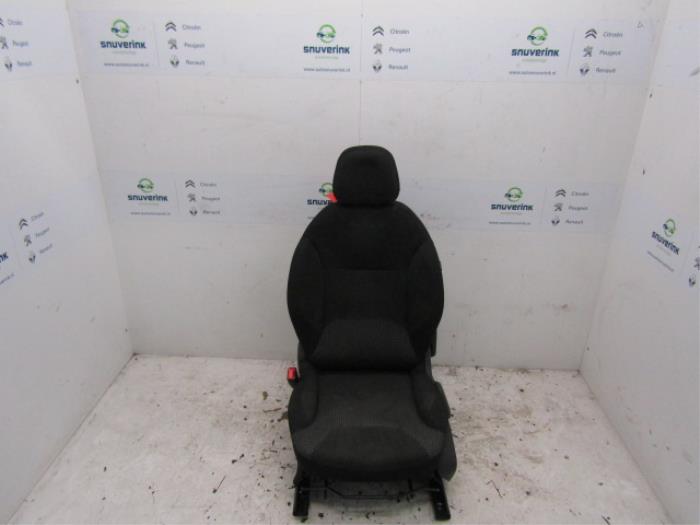 Gebruikte Citroen C3 Stoel links 8846VC Snuverink Citroen C3 Stoelen links voorraad | Onderdelenlijn.nl