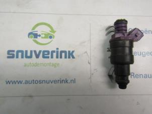 Gebruikte Injector (benzine injectie) Renault Twingo (C06) 1.2 Prijs op aanvraag aangeboden door Snuverink Autodemontage