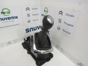 Gebruikte Versnellingspook Renault Megane III Berline (BZ) 1.5 dCi 110 Prijs € 30,00 Margeregeling aangeboden door Snuverink Autodemontage