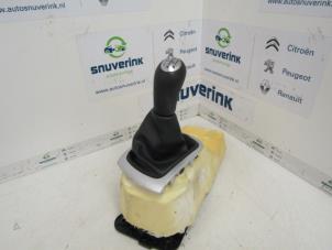 Gebruikte Versnellingspook Renault Megane III Grandtour (KZ) 1.5 dCi 90 Prijs € 30,00 Margeregeling aangeboden door Snuverink Autodemontage