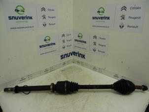 Gebruikte Aandrijfas rechts-voor Renault Megane II (BM/CM) 1.6 16V Prijs € 10,33 Margeregeling aangeboden door Snuverink Autodemontage